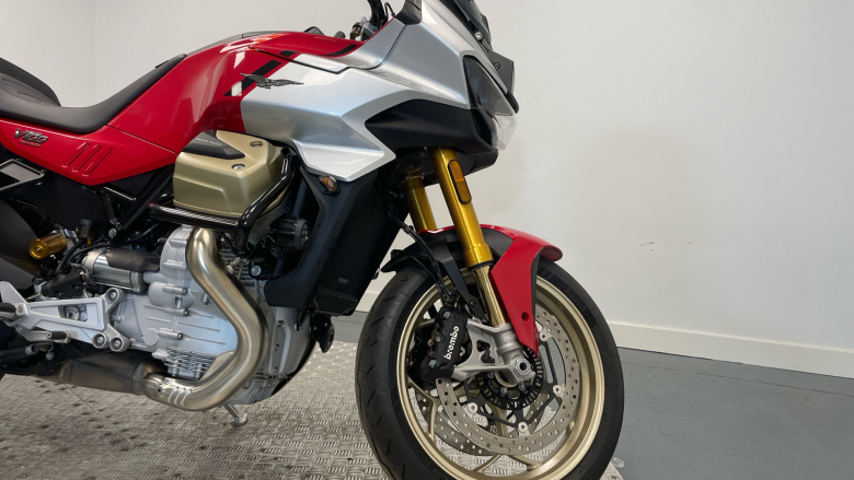 Moto Guzzi V100 Mandello S E5+ (25MY)